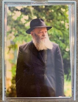 מראה לתפילין עם תמונה של הרבי הקודם הבא